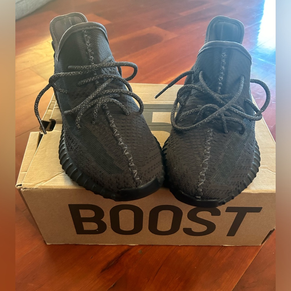Men’s Adidas  Yeezy Boost 350 V2
Static Black (Reflective)- Worn Twice. Sz 10.5